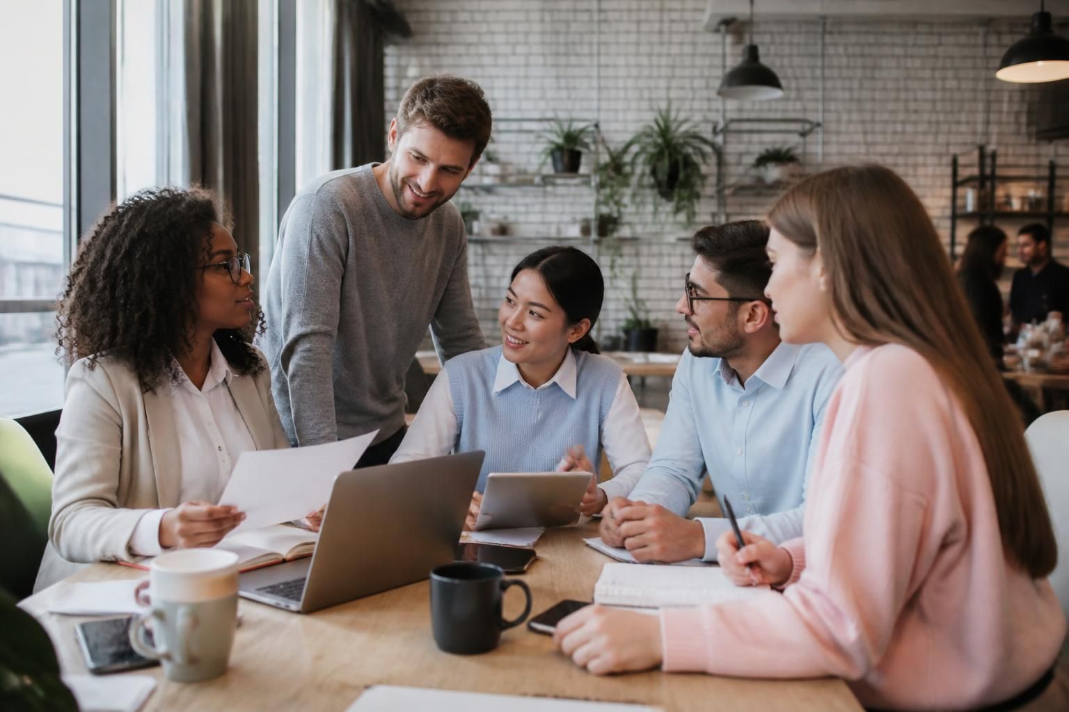 découvrez comment la communication agit comme un levier essentiel pour stimuler la croissance économique et favoriser le développement des entreprises.